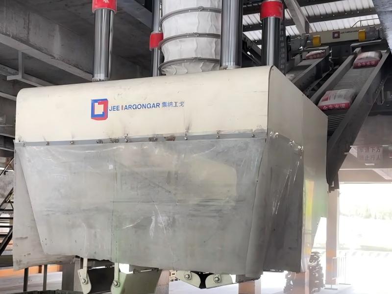 Máquina automática de carregamento de caminhões Gachn: Carregamento versátil e de alta velocidade para cimento ensacado e produtos em pó.